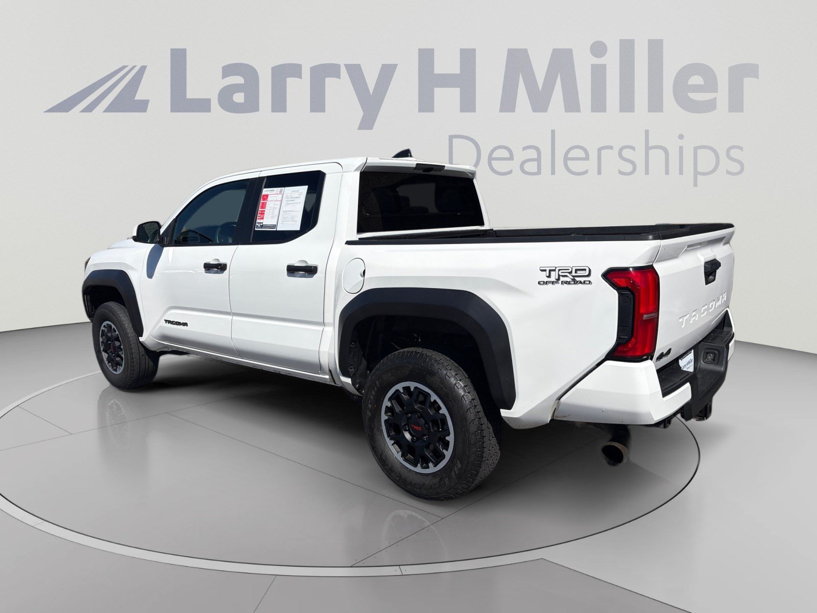 Used 2024 Toyota Tacoma TRD Off-Road AWD/4WD image 3