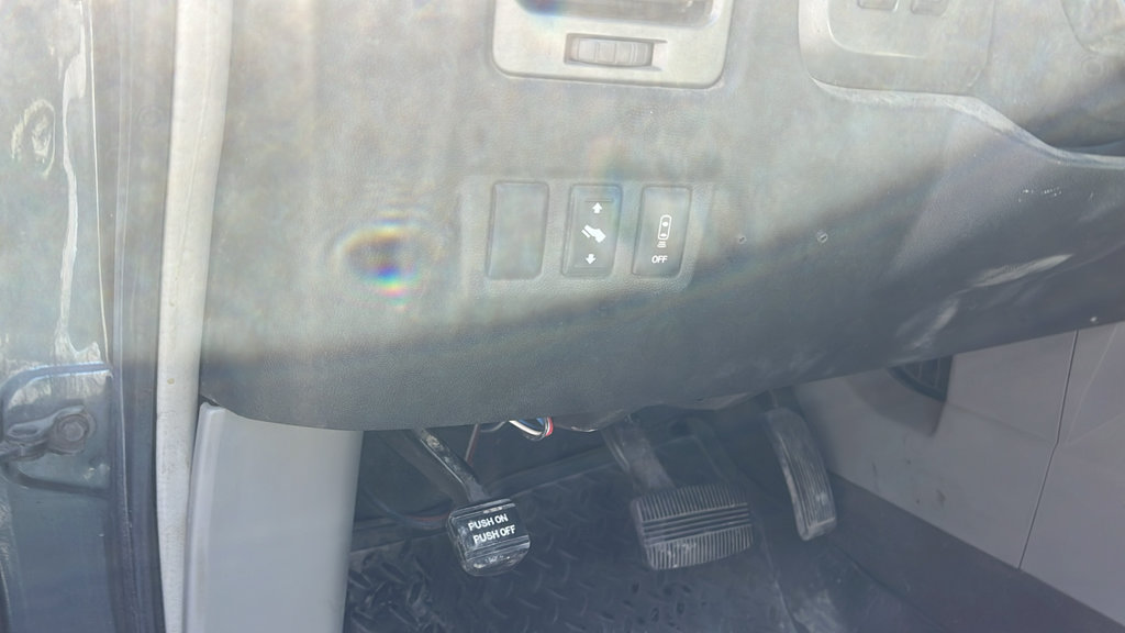 Used 2004 Nissan Titan LE w/ (NAV) Nissan Navigation Pkg AWD/4WD image 11