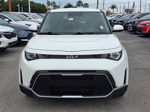 Certified 2025 Kia Soul LX w/ LX Technology Package FWD image 3