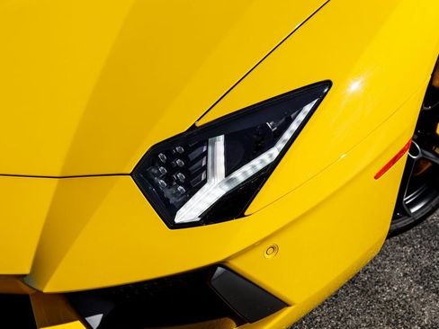 Used 2014 Lamborghini Aventador image 10