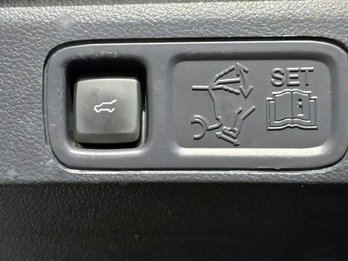 Used 2023 Ford Expedition Limited RWD image 13