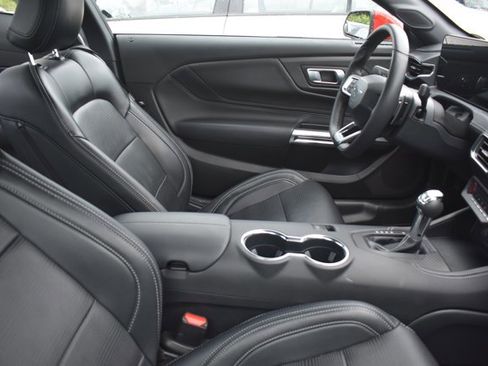 Used 2025 Ford Mustang GT Premium RWD image 4