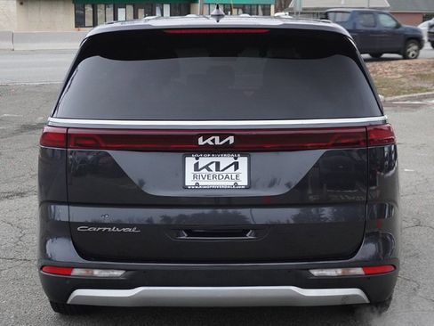 Used 2022 Kia Carnival LX image 13