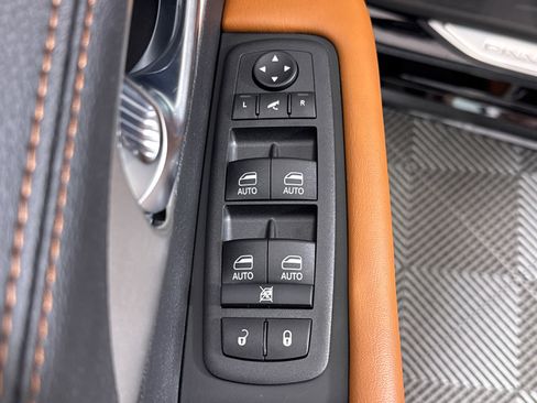 New 2026 Chrysler Pacifica Pinnacle image 26