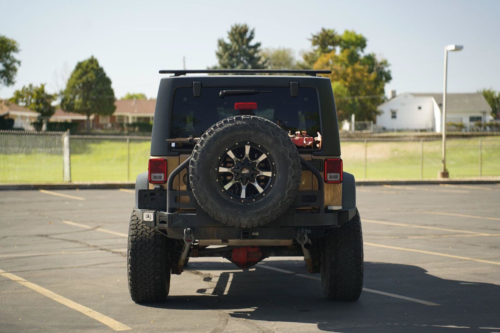 Used 2015 Jeep Wrangler Unlimited Rubicon w/ Connectivity Group AWD/4WD image 4