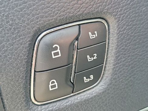 Certified 2022 Ford F350 Platinum AWD/4WD image 33