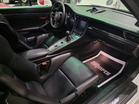 Used 2019 Porsche 911 Speedster RWD image 17