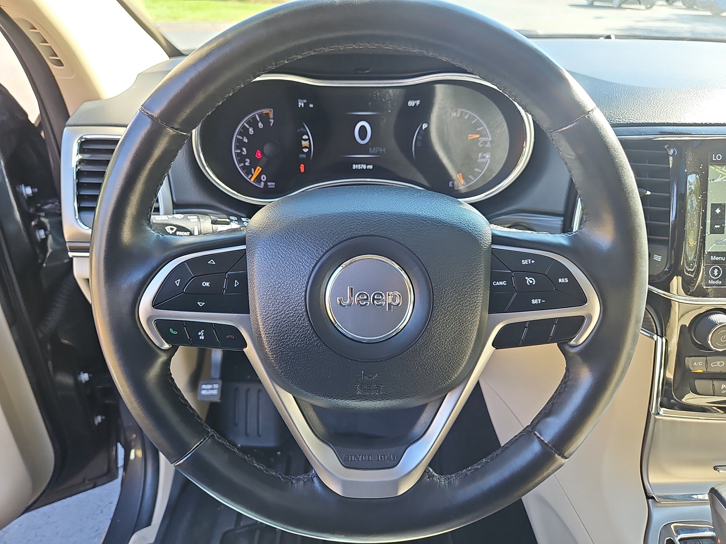 Used 2021 Jeep Grand Cherokee Limited AWD/4WD image 26