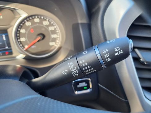 Used 2023 GMC Acadia SLE image 29