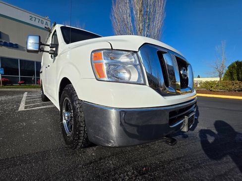 Used 2018 Nissan NV 3500 SL w/ Navigation Package image 10