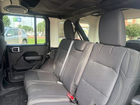 Used 2018 Jeep Wrangler Unlimited Sport S AWD/4WD image 34