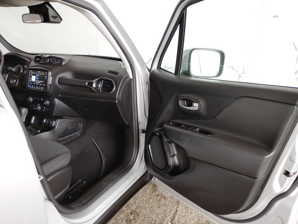 Used 2020 Jeep Renegade Altitude w/ UConnect 8.4 Nav Group FWD image 10
