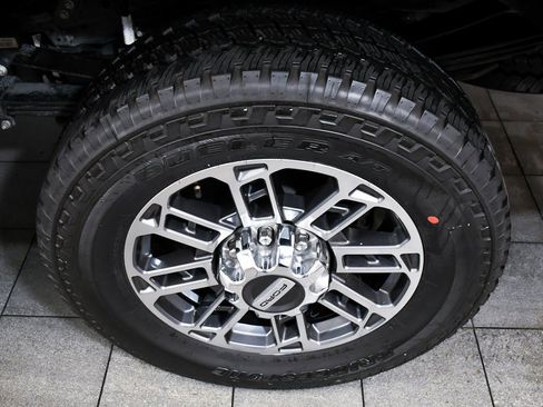 Used 2024 Ford F250 Limited image 8