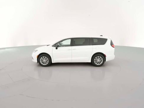 New 2026 Chrysler Pacifica Limited image 6