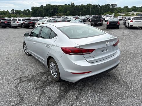 Used 2018 Hyundai Elantra SE FWD image 3