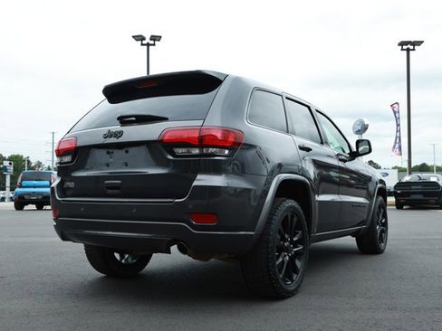 Used 2018 Jeep Grand Cherokee Altitude AWD/4WD image 6