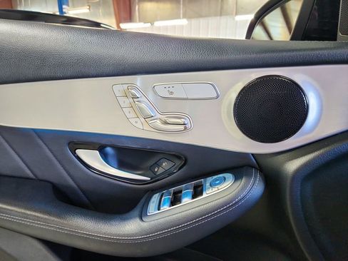 Used 2019 Mercedes-Benz GLC 300 4MATIC image 17