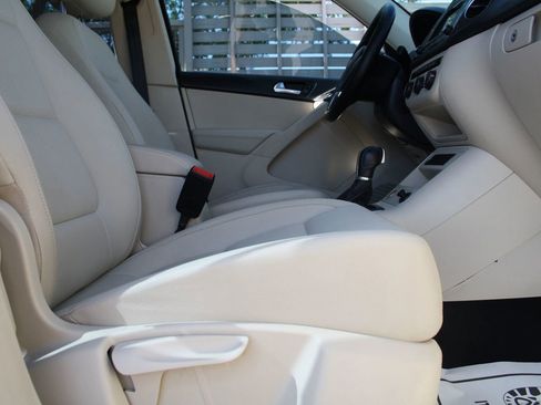 Used 2016 Volkswagen Tiguan S FWD image 8