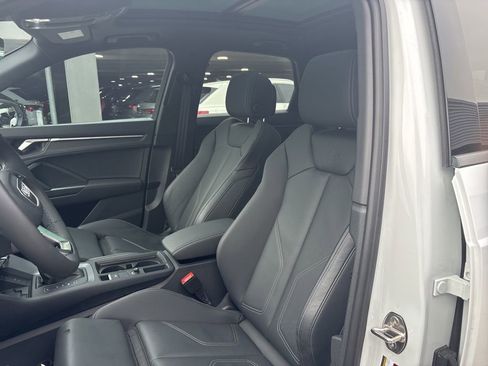 Used 2025 Audi Q3 2.0T Premium w/ Convenience Package image 13