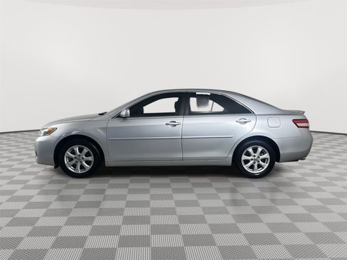 Used 2010 Toyota Camry SE image 4