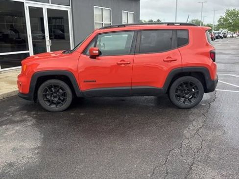 Used 2020 Jeep Renegade Altitude w/ UConnect 8.4 Nav Group FWD image 2
