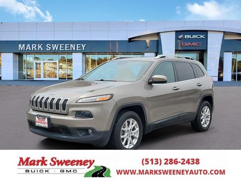 Used 2017 Jeep Cherokee Latitude AWD/4WD image 1