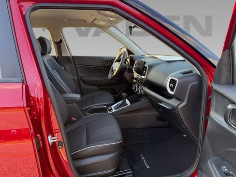 New 2025 Hyundai Venue Limited image 7