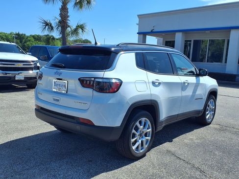 Used 2025 Jeep Compass Limited AWD/4WD image 2