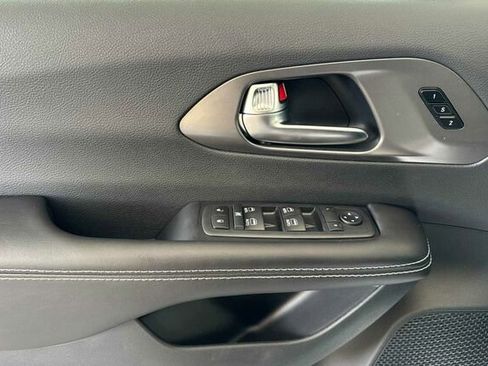 New 2026 Chrysler Pacifica Select image 8