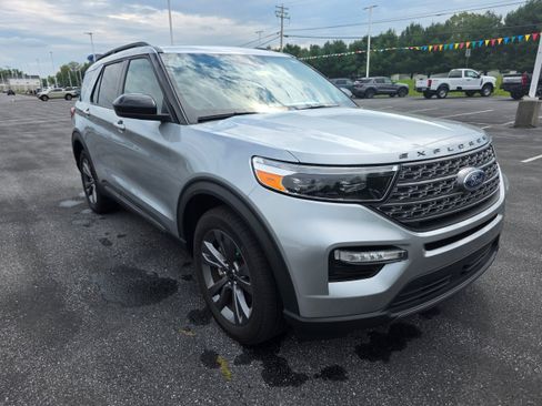 Used 2023 Ford Explorer XLT w/ Equipment Group 202A AWD/4WD image 7