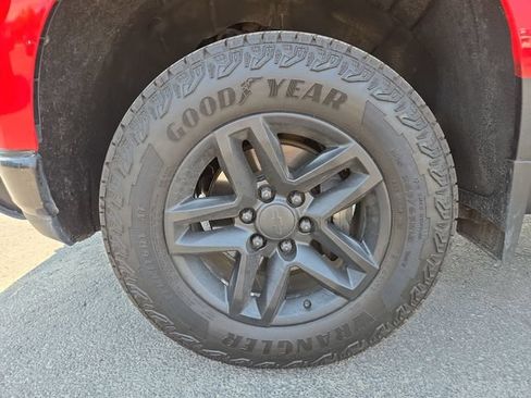 Used 2019 Chevrolet Silverado 1500 LT Trail Boss w/ Convenience Package AWD/4WD image 7