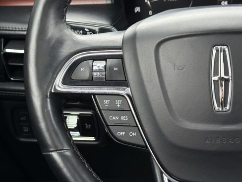 Used 2023 Lincoln Nautilus Reserve AWD/4WD image 9