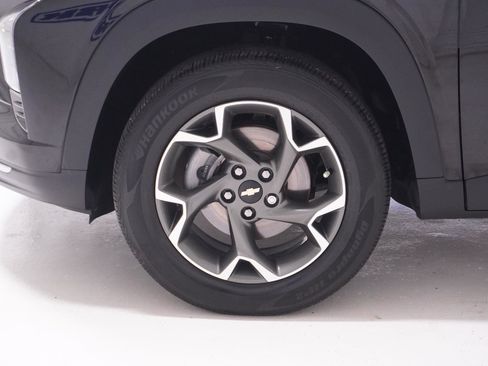 Used 2025 Chevrolet Trax LT w/ Driver Confidence Package image 11