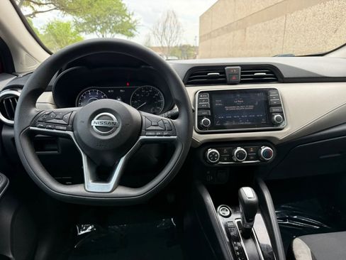 Used 2021 Nissan Versa SV FWD image 8