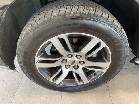 Certified 2022 Ford Expedition Limited image 9