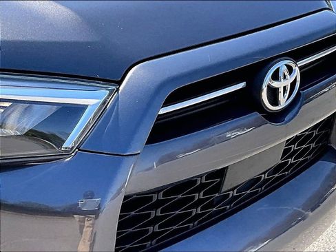 Used 2022 Toyota 4Runner SR5 RWD image 32