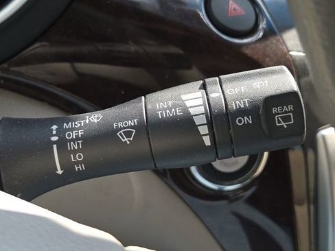 Used 2014 Nissan Quest S image 31