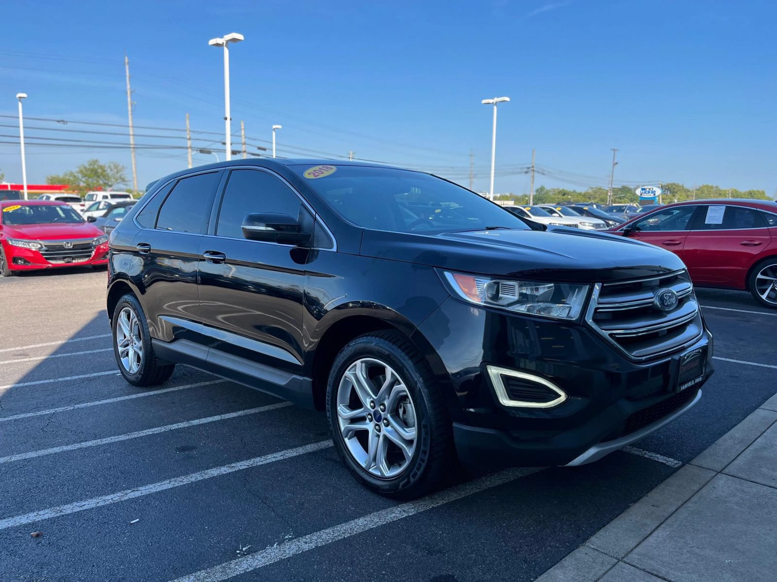 Used 2018 Ford Edge Titanium w/ Technology Package AWD/4WD image 3