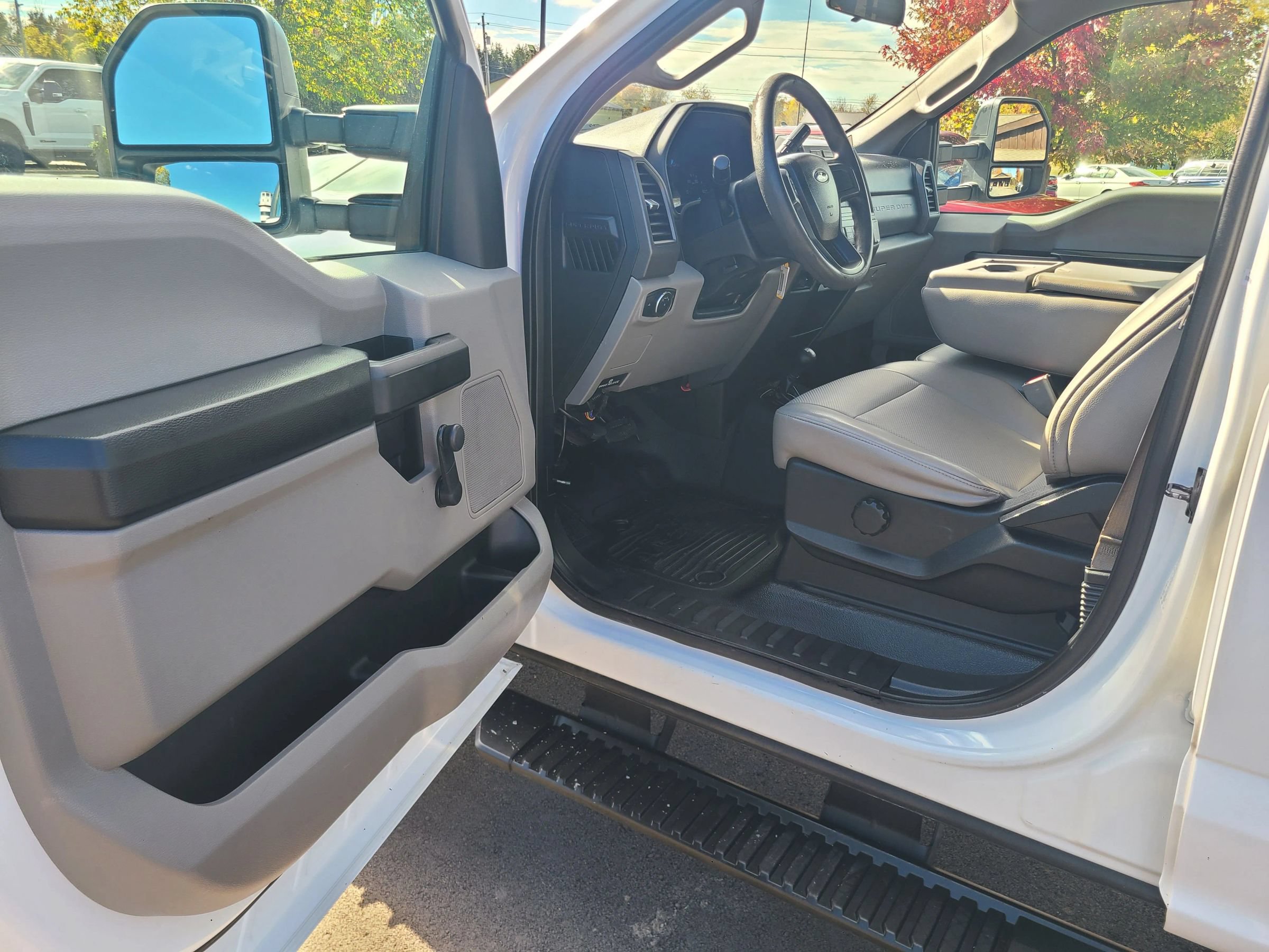 Used 2017 Ford F350 XL w/ Snow Plow/Camper Package AWD/4WD image 19