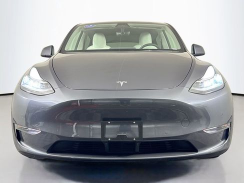Used 2022 Tesla Model Y Long Range image 2