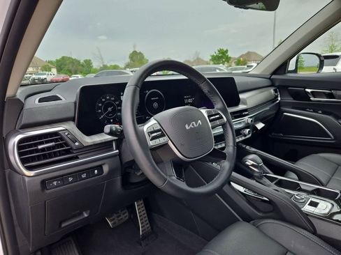 Used 2025 Kia Telluride SX image 2