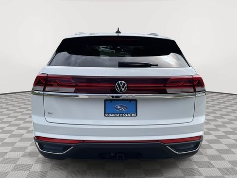 Used 2024 Volkswagen Atlas Cross Sport SE FWD image 7