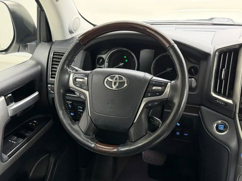 Used 2018 Toyota Land Cruiser AWD/4WD image 23