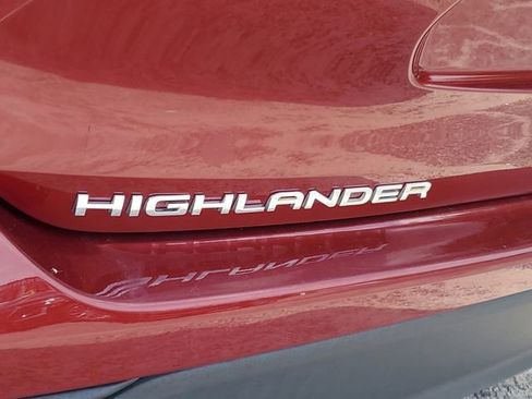 Used 2021 Toyota Highlander XLE FWD image 28