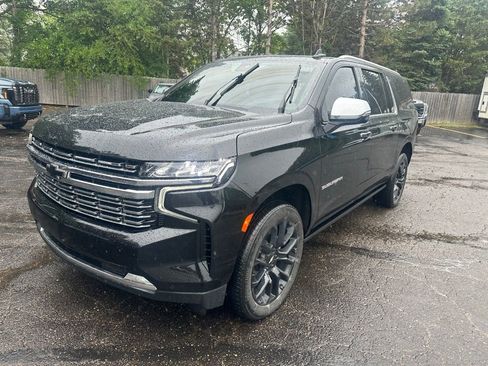 Used 2023 Chevrolet Suburban Premier AWD/4WD image 5