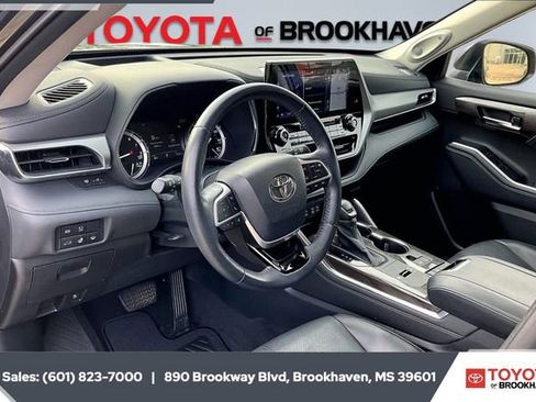 Used 2022 Toyota Highlander Platinum image 12
