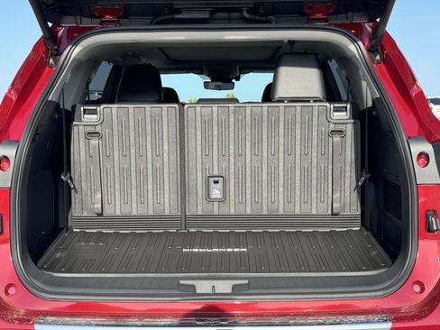 New 2026 Toyota Highlander Platinum image 10