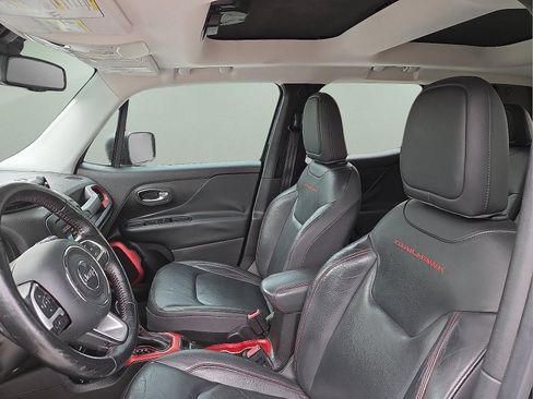 Used 2016 Jeep Renegade Trailhawk w/ Premium Trailhawk Package AWD/4WD image 13