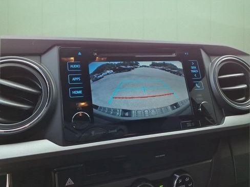 Used 2018 Toyota Tacoma TRD Sport AWD/4WD image 29