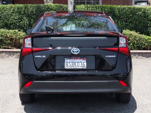 Used 2020 Toyota Prius LE FWD image 7